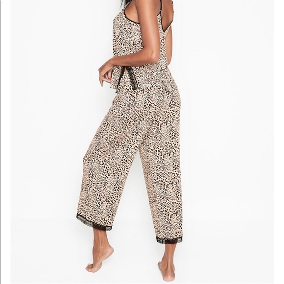 VICTORIA'S SECRET
Heavenly Supersoft Cami … - Picture 3 of 3